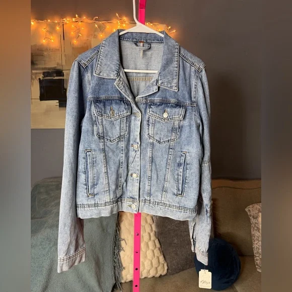 Free People We The Free Rumors Denim Jacket size Large ❤️ - Picture 3 of 7